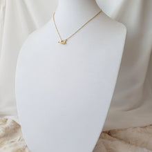 Front Toggle Twisted Necklace